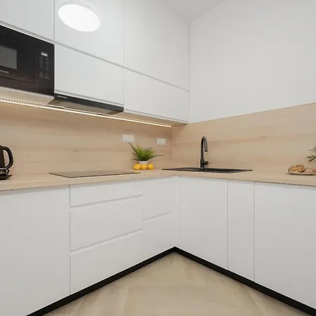 Przytulny Z Parkingiem I Tarasem W Warszawie By Renters Appartement *
