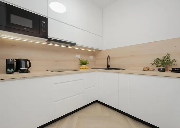 Przytulny Z Parkingiem I Tarasem W Warszawie By Renters Apartment *