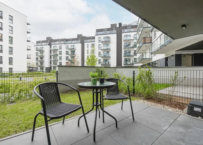 Przytulny Z Parkingiem I Tarasem W Warszawie By Renters Apartment *