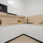 Przytulny Z Parkingiem I Tarasem W Warszawie By Renters Apartmán *