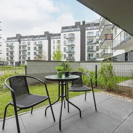 Przytulny Z Parkingiem I Tarasem W Warszawie By Renters Apartmán *