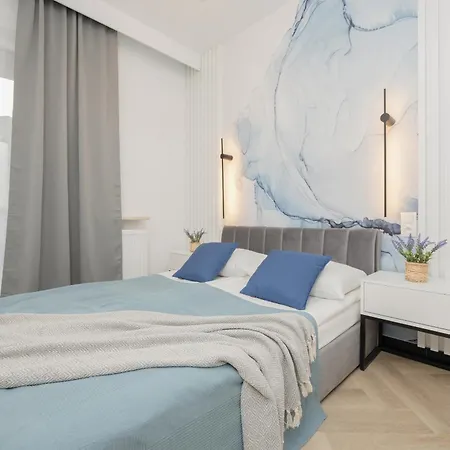 Przytulny Z Parkingiem I Tarasem W Warszawie By Renters