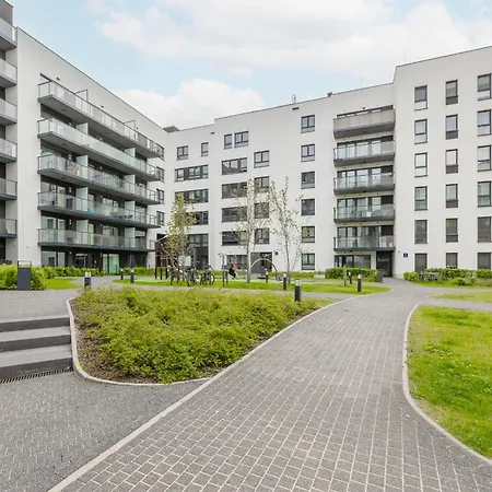 Przytulny Z Parkingiem I Tarasem W Warszawie By Renters Warschau