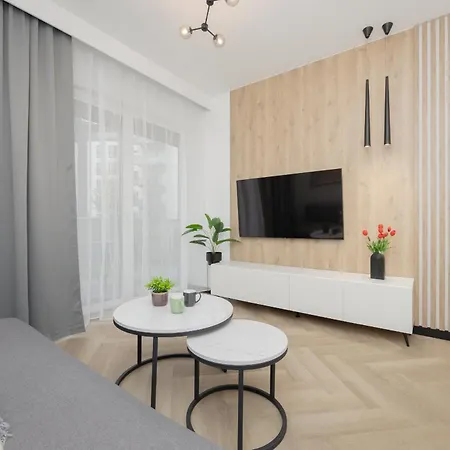 Przytulny Z Parkingiem I Tarasem W Warszawie By Renters